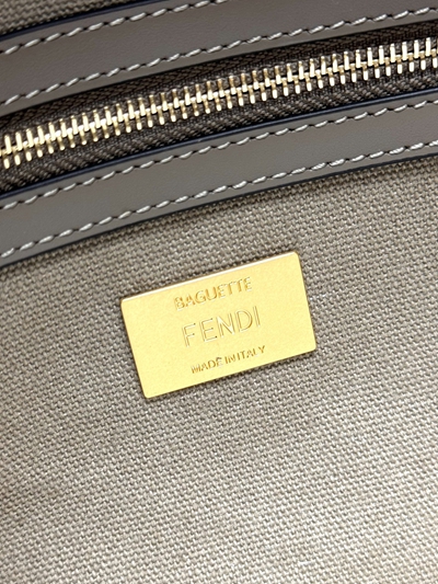 フェンディバッグ着用イメージ